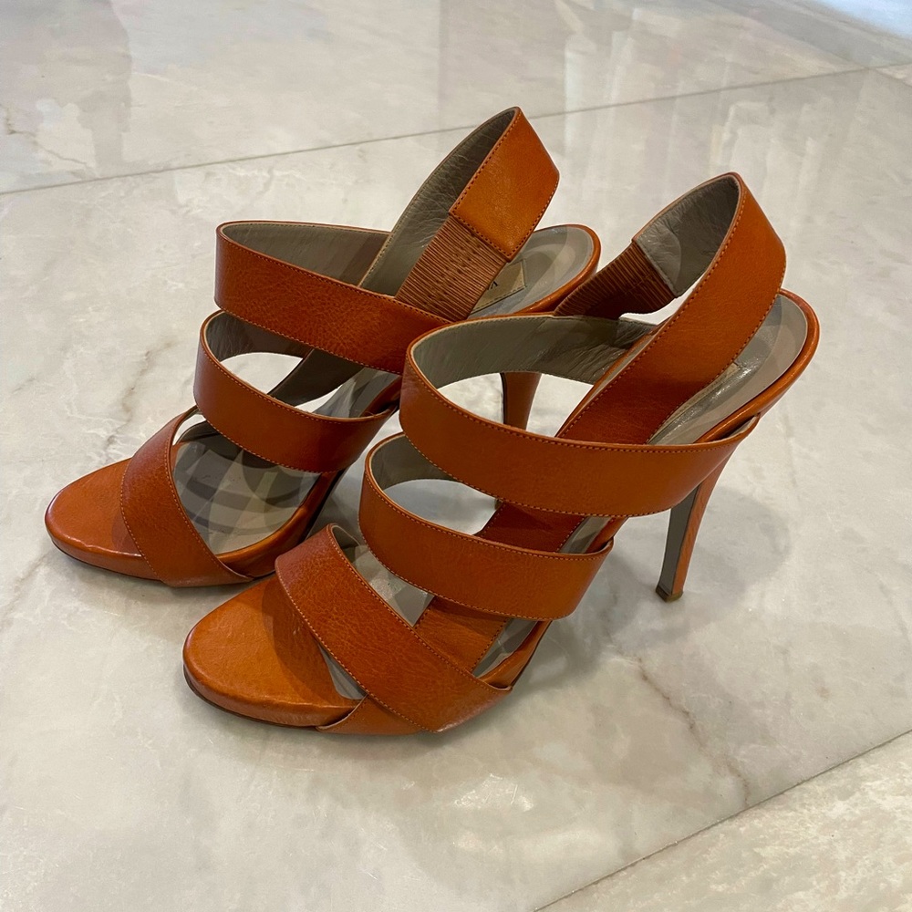 Valentino Garavani heels color camel - super comfortable shoes